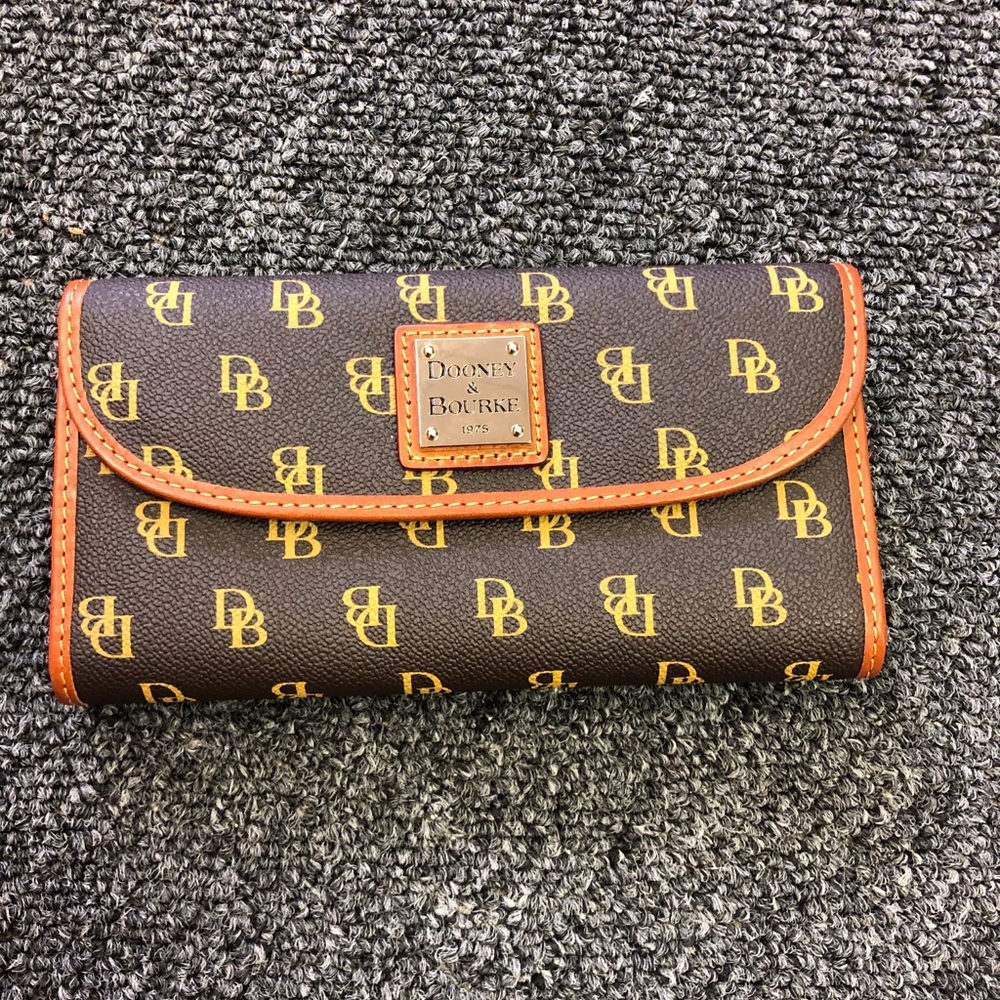 Beautiful signature D&B trifold wallet